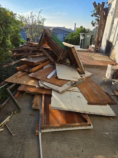 Construction debris removal San Diego - wood, lumber, and renovation waste hauling
